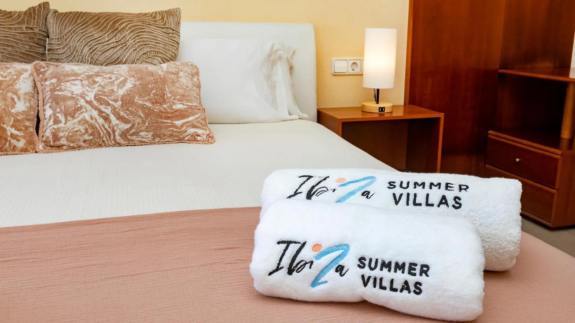 Villa Near Ibiza Town Sleeps 8 - Can Fluxa Can Furnet 0*,  Spagna